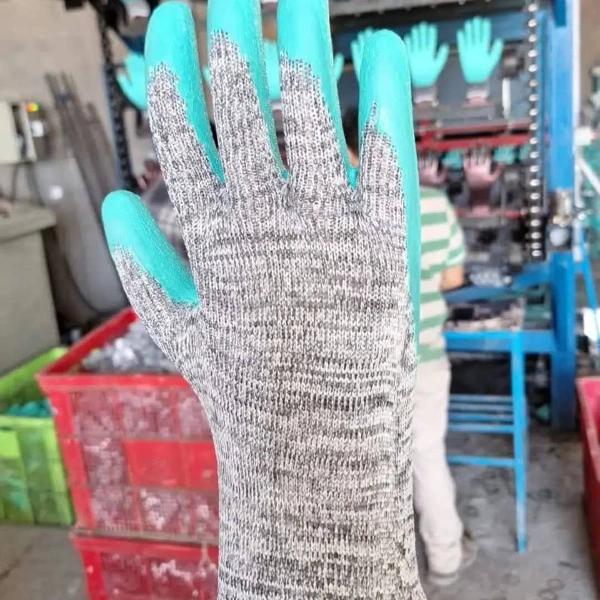 نمونه کار تولید کننده دستکش کار با کیفیت شماره ۱